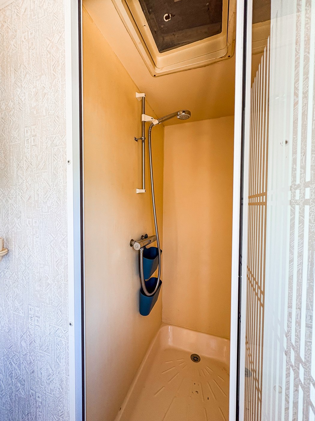 Separate shower room